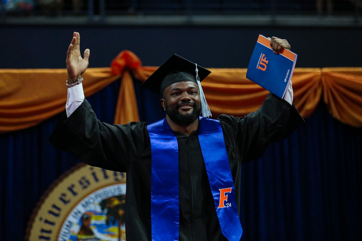 Once a Gator, always a Gator! Congratulations <a href="/IRep229/">Dameon Pierce</a>! 🐊🎓

#GatorMade