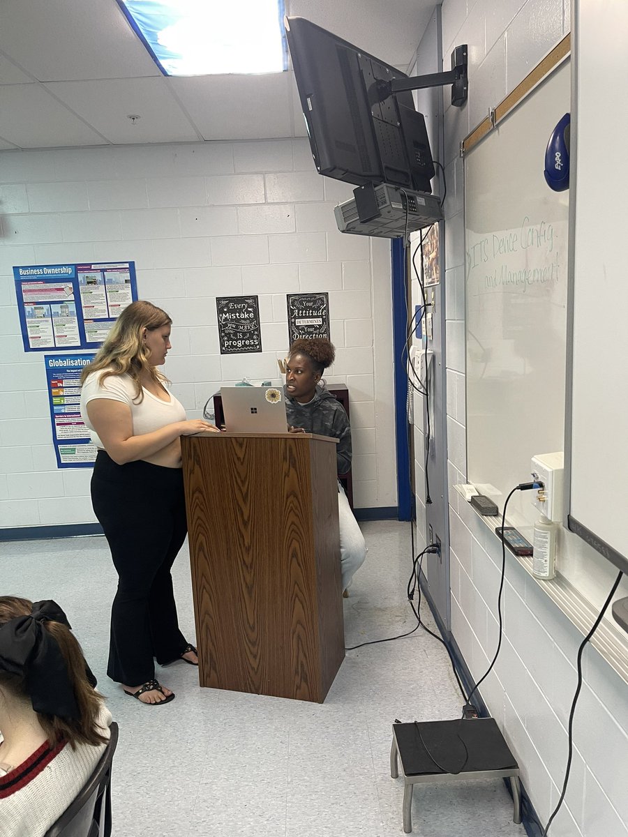 Next spotlight is
Mrs. McWilliams our <a href="/NAFCareerAcads/">NAF</a> Director. Working on the final touches of resume writing to close out the semester. #TeacherAppreciateWeek <a href="/Armwood_HS/">Armwood High School</a>