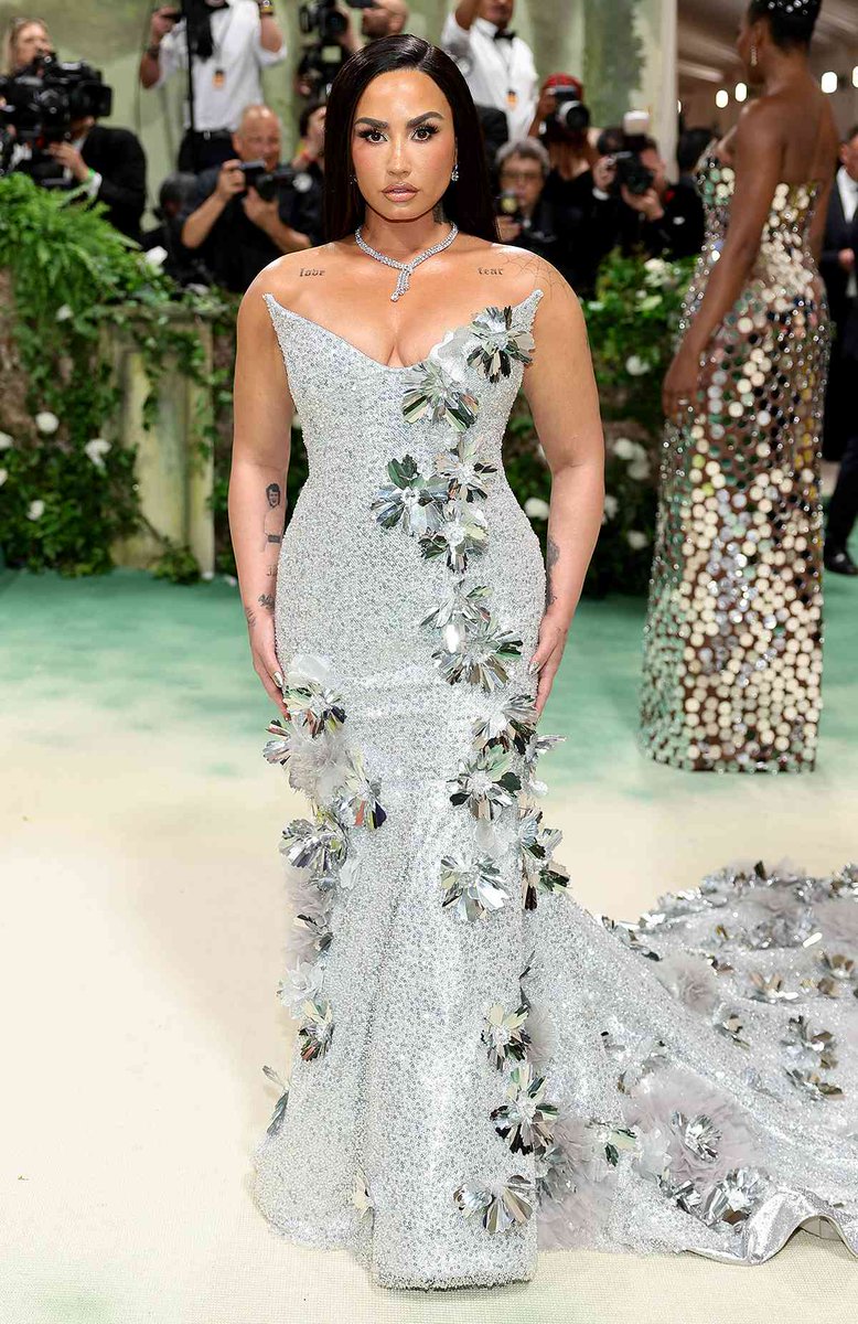 lucasantos2203's tweet photo. I loved my Queen @ddlovato ❤
#MetGala https://t.co/gn3qTHNg4w