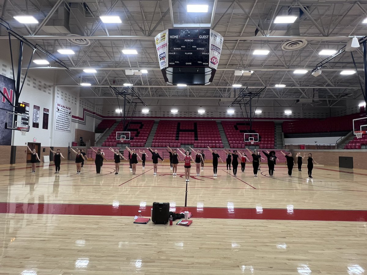 BHSElkStrutters's tweet image. The line is long, but the circle is unbroken! 

First practice in the books. 

Thank you King Scott for our snacks and drinks! #45Strong #OFIF