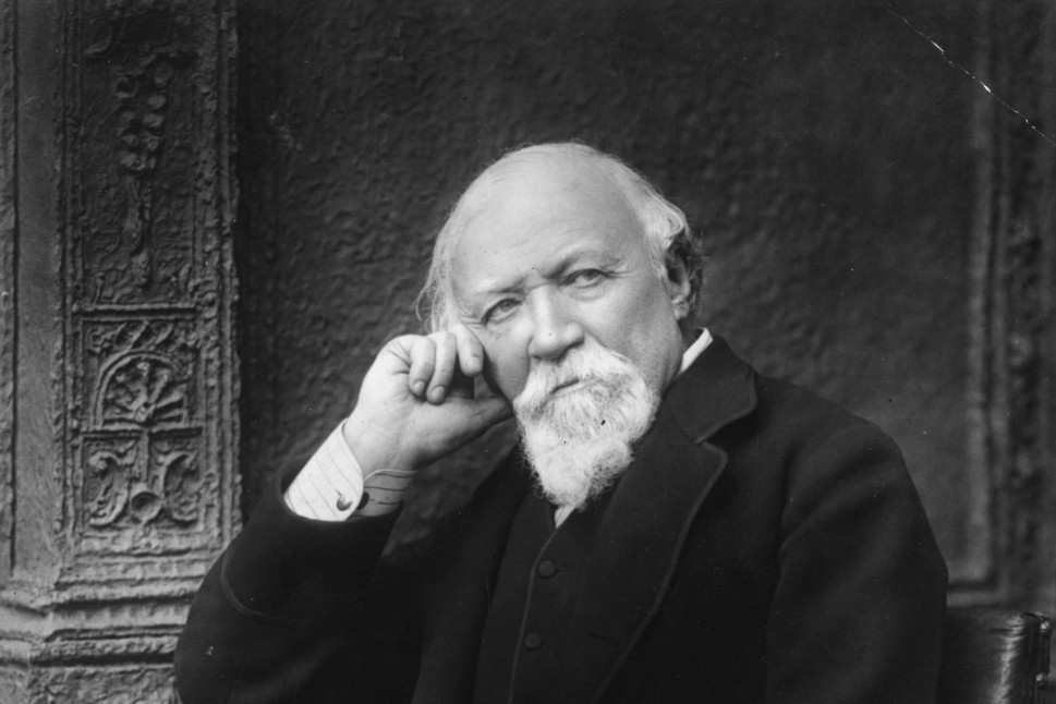 'Ah, but a man's reach should exceed his grasp,
Or what's a heaven for?'

Poems: poetryfoundation.org/poets/robert-b…]

✒️ #RobertBrowning, English poet and playwright, was #BOTD 7 May 1812. #Poetry #Literature