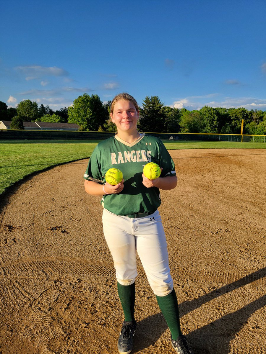 Kaitlynr2025's tweet photo. Tonight we played against Southridge! I went 2-2 with HR #9 and #10 with 2 intentional walks! Hopefully we can get our game in tomorrow against Heritage Hills! @UnityPirillo @MSJSoftball @Coach_Goderwis @CoachBuffMSJ @Fpsoftball1 https://t.co/yFED7P0jzk