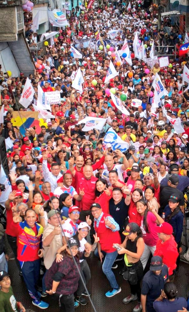 En la encuesta realizada por nuestro Capitán @dcabellor este #28Julio Gana @NicolasMaduro en COCHE. Este pueblo está restead@ con el hijo de Chávez. #ConChávezYMaduroPaLaCalle