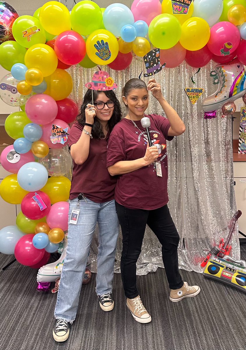 RobertsRdES's tweet image. 📻🎤💥 We enjoyed kicking off our 90’s themed Teacher Appreciation week with “Ice Ice Baby”….Bahama Bucks Snow Cones! 🍧

Today was also dress like your students for teachers! We are excited to continue celebrating our wonderful staff all week! 
#rreisoutofthisworld