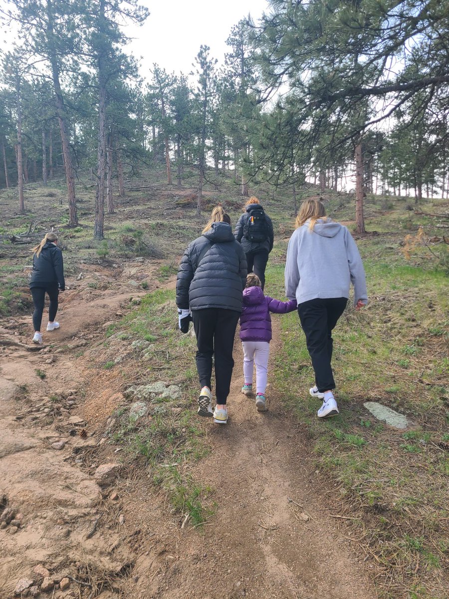 Fun day celebrating Bellamy’s 50th hike with her mom and a few of our @CUBuffsWBB and @GoTeamIMPACT ambassadors! Today marks the half way point in her quest for 100 hikes before her 2yr treatment is complete. #OurBiggestLilWarrior