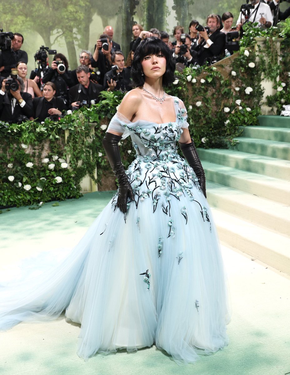 TheMetGalaRates's tweet photo. Sydney Sweeney. @Sydney_Sweeney #SydneySweeney #TheMetGala #TheMetGala2024 #TheMet #MetGala #MetGala2024 https://t.co/5HD7qJYbYt