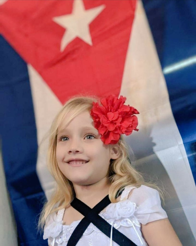 ¡Hermosa nuestra bandera! 🇨🇺 ORGULLO para #Cuba, RESPETO, EMOCIÓN. #ProvinciaGranma