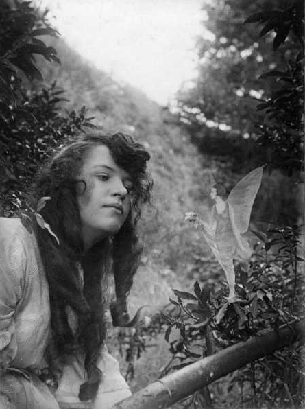 'cottingley fairies' (1917) by elsie wright & frances griffiths.