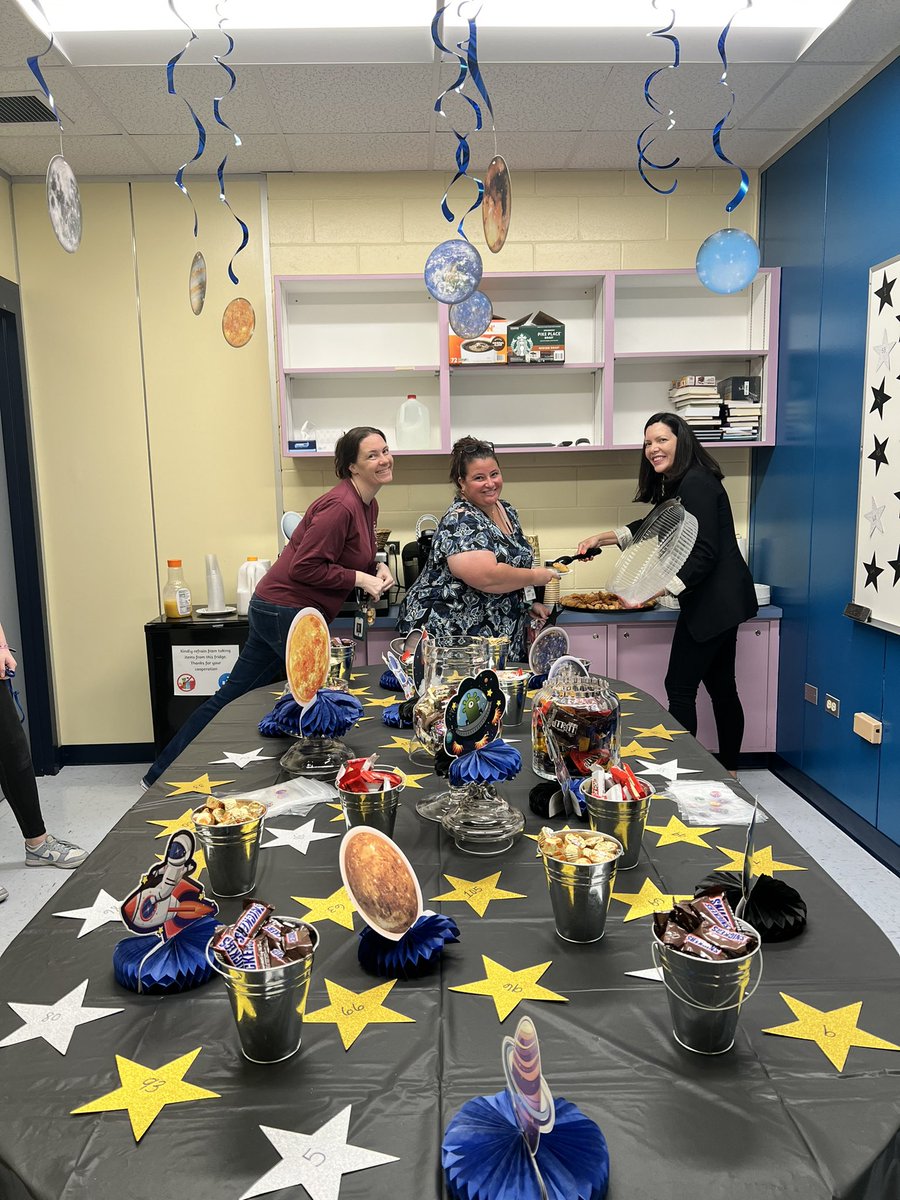 MissRamirez (@missramirezlges) on Twitter photo Amazing way to kick off teacher appreciation week! ππͺβοΈπΈπ
Vicky Bakery pastelillos and a candy bar π <a href="/VickyBakery/">Vicky Bakery</a> <a href="/LGESElem/">Loxahatchee Groves</a> <a href="/pbcsd/">The School District of Palm Beach County</a> Amazing way to kick off teacher appreciation week! ππͺβοΈπΈπ
Vicky Bakery pastelillos and a candy bar π <a href="/VickyBakery/">Vicky Bakery</a> <a href="/LGESElem/">Loxahatchee Groves</a> <a href="/pbcsd/">The School District of Palm Beach County</a>