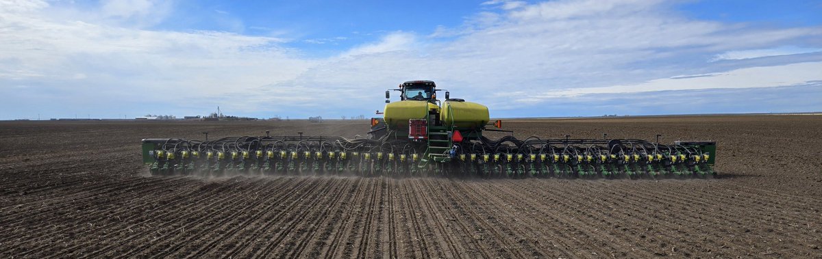 10°c soil temps paired with adequate seed bed moisture means the ball is rolling on #plotplanting24. This 47 row planter sure made quick work of our first corn plot in Southern AB this morning! #PRIDEinmyfield