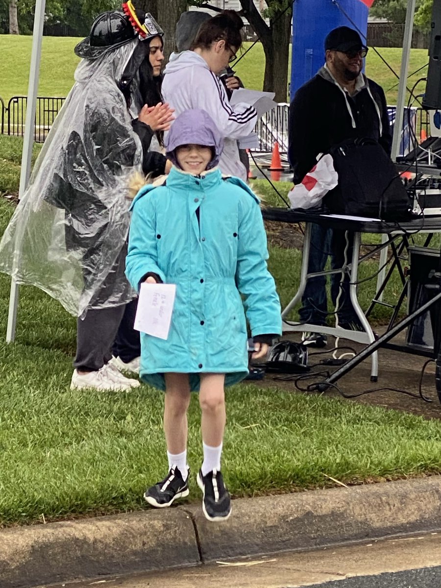 She came, she ran,👟she CRUSHED IT! Congrats to Callie🎉for winning FIRST PLACE🥇in her age group in her first 10K…in the rain!🌧 We are so proud of Callie as she worked hard all spring in RUNNING CLUB and it paid off.

fitwize4kids.com/ashburn/fitnes…
#runningclub #fitwize4kidsashburn