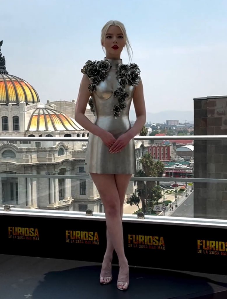 Anya Taylor-Joy wearing custom metal dress from Balmain for ‘FURIOSA’ photocall in Mexico City 📸