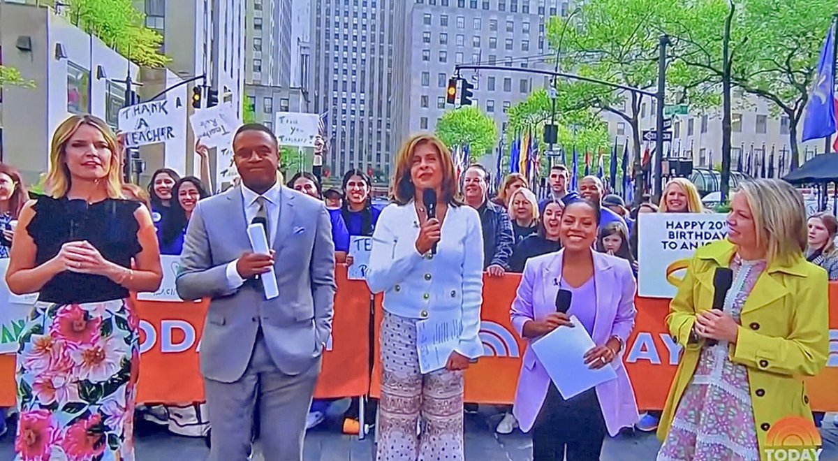 Livestrong’s iconic yellow wristband was in the spotlight this morning when CEO Suzanne Stone visited The Today Show Plaza. The wristband has been a signal of hope, resilience and community for people affected by cancer for 20 years. Thanks <a href="/TODAYshow/">TODAY</a> family for the support! 💪