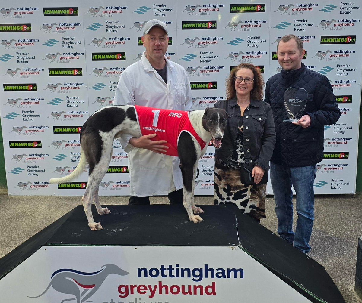 Congratulations to Pomba Jake, who has won the @arenaracingco Four Bend Dual Distance Trophy Final, in a time of 30.18. Trained by Nathan Hunt, owned by Mr M Derrick.