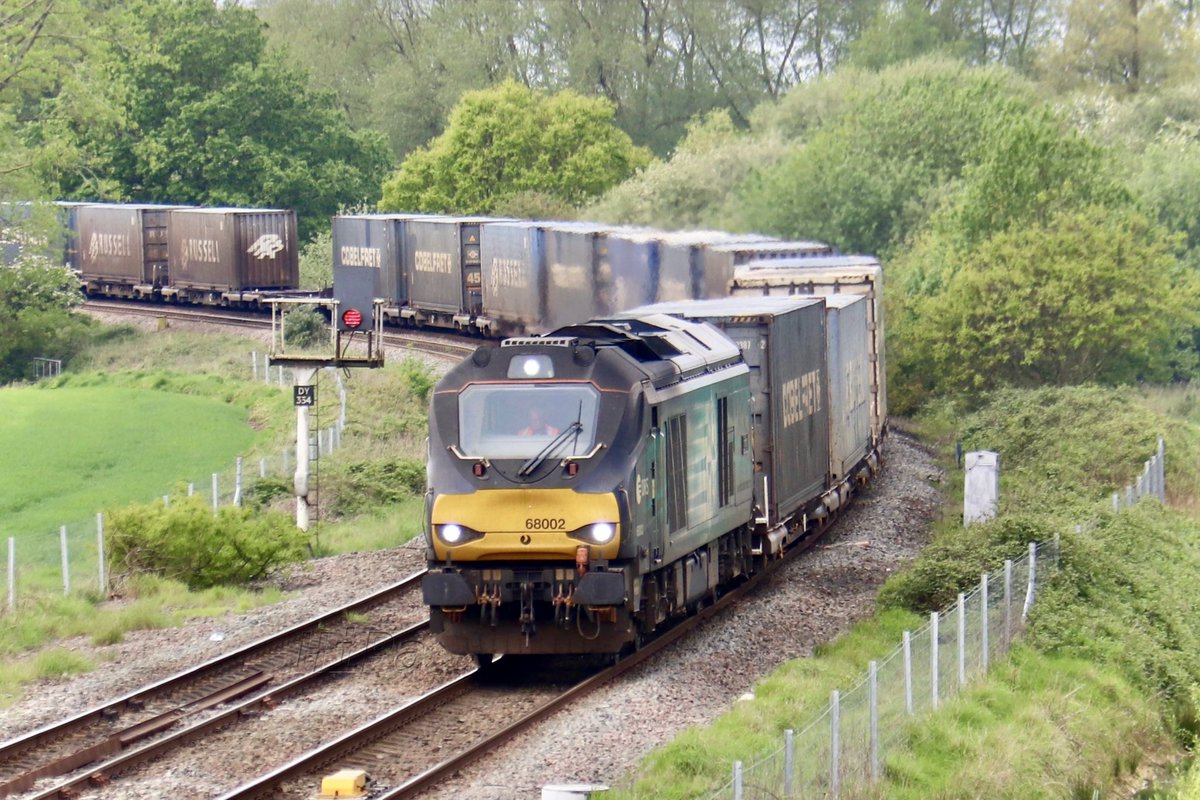 Direct Rail Services #Class68 68002 ‘Intrepid’ hauling diverted 4Z44 1010 Daventry International Rail Freight Terminal > Glasgow Coatbridge Down Refuge Siding onto the Castle Donington Line from Stenson Jn