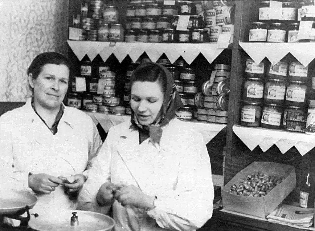 Shop assistants N. Frolova and V. Pukhova in the grocery store in Ladushkin (Kaliningrad oblast), 1960s.