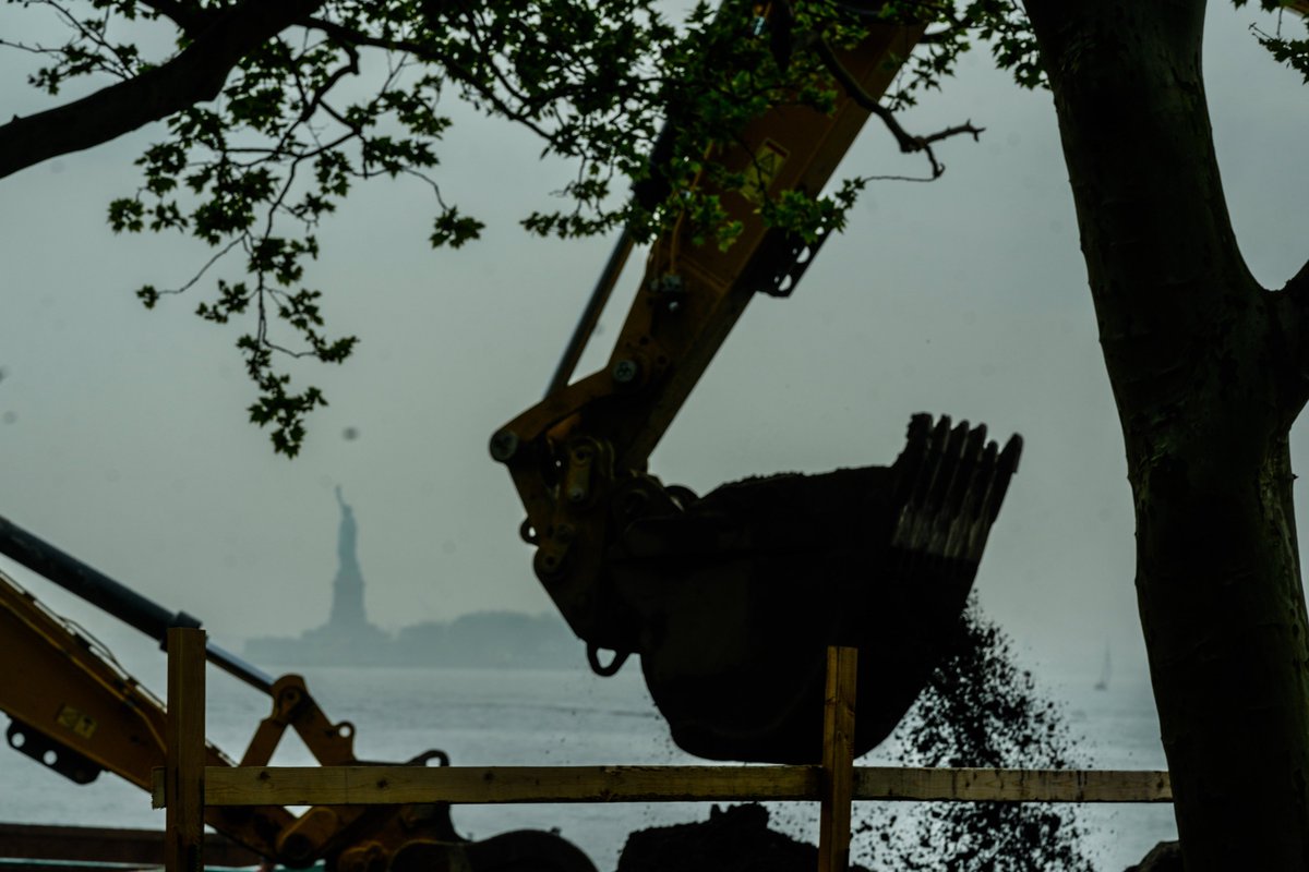 The Battery Coastal Resilience project will help protect Lower Manhattan from the stronger storms that climate change is bringing while ensuring that New Yorkers can still enjoy this beautiful green space and cultural icon. More: nyc.gov/office-of-the-…