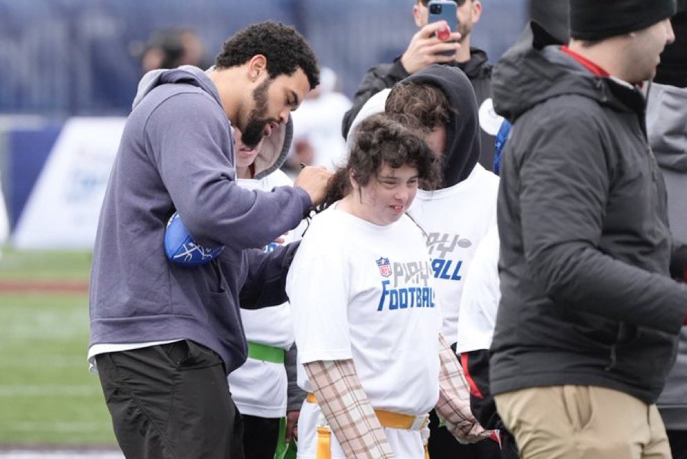 CLASS ACT: Caleb Williams hung out with the Special Olympics athletes in Detroit before the draft. Throwing the ball around, signing gear, giving these kids all the time in the world, putting smiles on all their faces. 👏👏👏 (Via @calebcaresfdn)
