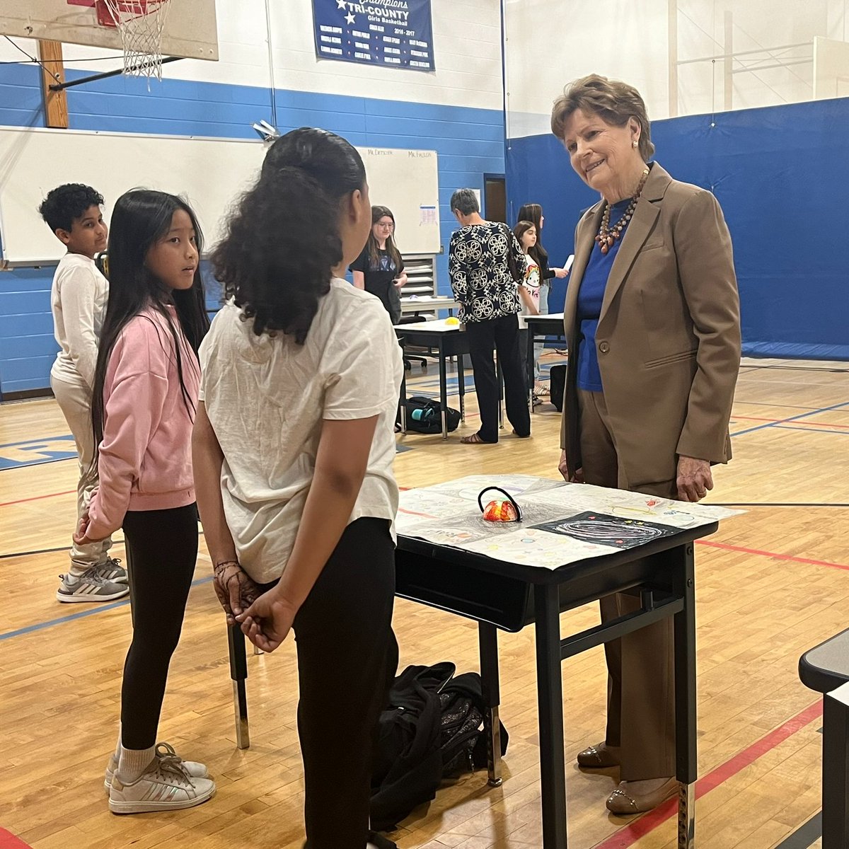 It was an honor to host @NASA Artemis II astronaut Christina Koch today in New Hampshire! I’m so thrilled that she was able to meet with Granite State students and inspire these future STEM leaders to shoot for the stars.💫