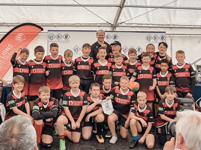 Big congrats to the @LlanishenU11s @LlanishenMJs boys from @LlysfaenPrm joining @Llanishenlions1 with an unbeaten run at the @burnhamonsearfc rugby festival and picking up the #Teamwork Award!! 🏉🏆👏 #FutureStars #Rugby #Cardiff