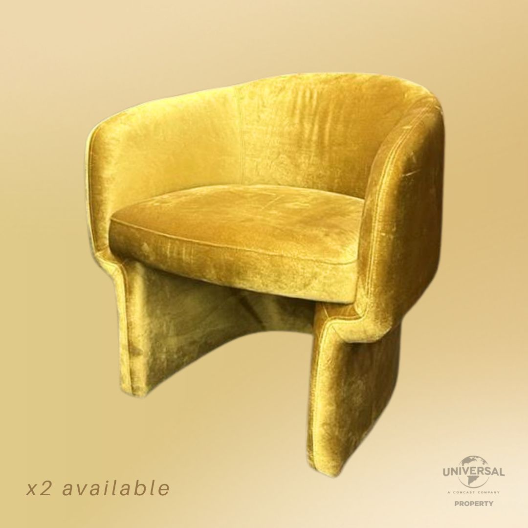 UniStudiosLot's tweet photo. New Arrival! βοΈβ¨ Infuse warmth and elegance into your #set or #event with these striking pieces from the Universal #Prop department! From glamorous #gold accents to cheerful yellow hues, their collection is sure to brighten any room and leave a lasting impression. #UniProps https://t.co/uzzeEeRQTy