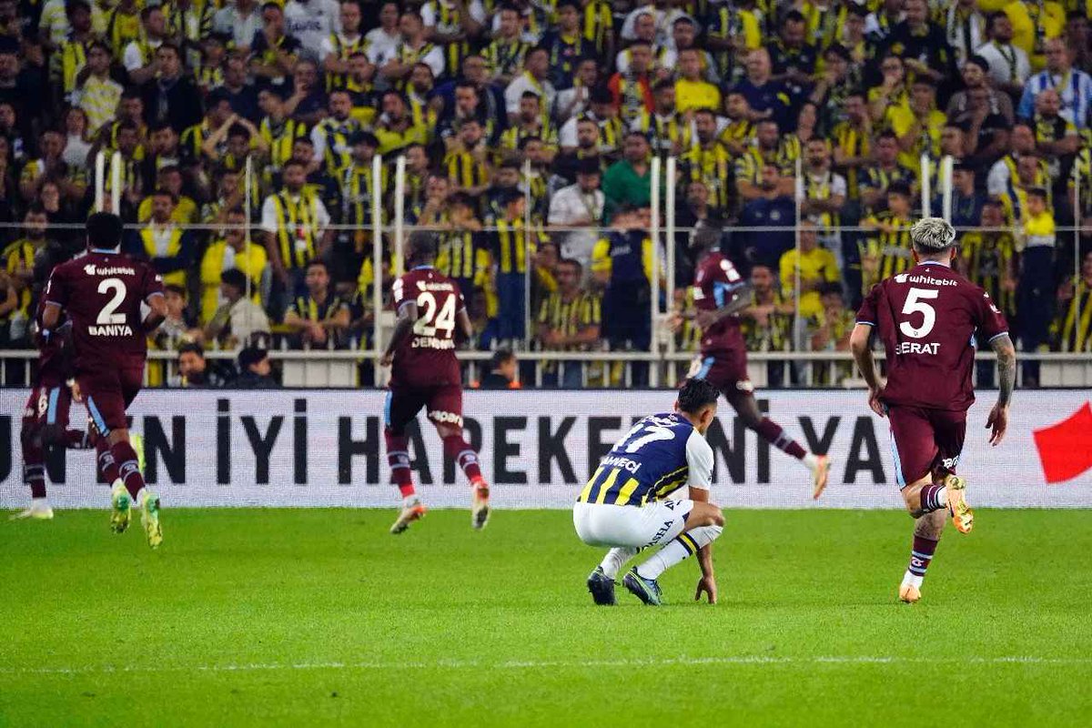 Fenerbahçe'nin bu sezon puan kaybettiği maçlar:

❌ 2-3 Trabzonspor  
🤝 0-0 Adana Demirspor
🤝 0-0 Galatasaray  
🤝 1-1 Samsunspor  
🤝 2-2 Alanyaspor 
🤝 2-2 Sivasspor
🤝 0-0 Konyaspor