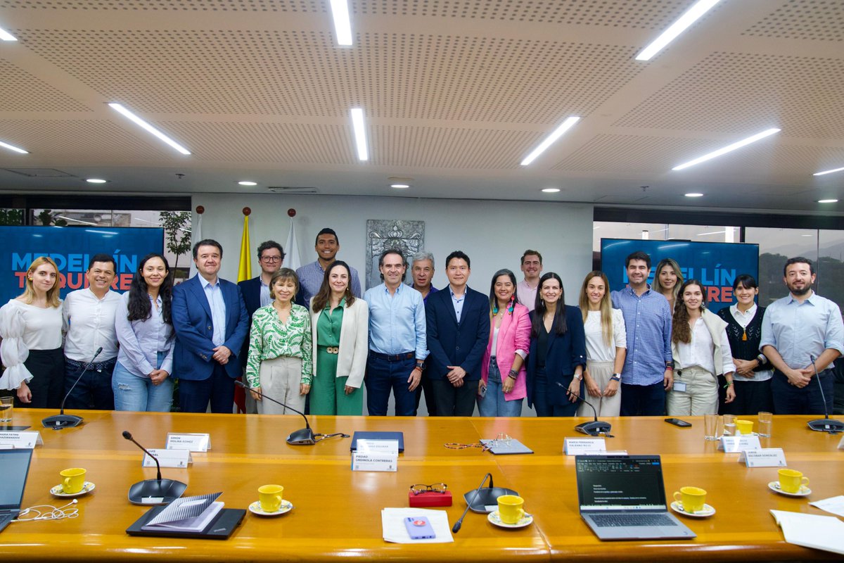 DANE_Colombia's tweet photo. 📣¡La colaboración entre @alcaldiademed y el DANE hace posible que #Medellín sea la primera sede latinoamericana del Quinto Foro Mundial de Datos de las Naciones Unidas!

#UNWDF #ForoMundialDatos2024 #MedellínEsForoMundialDatos https://t.co/7F4k4Wnyes
