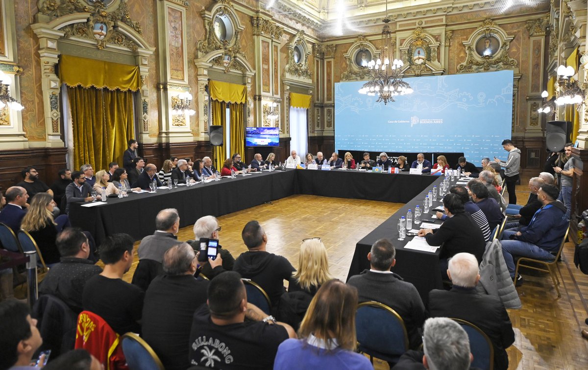 Nos reunimos con ministros de Trabajo de diferentes provincias y representantes de las centrales obreras en el primer Encuentro Federal por el Trabajo para coordinar acciones ante los proyectos de reforma laboral que impulsa el Gobierno Nacional. Tenemos una tarea muy clara por…