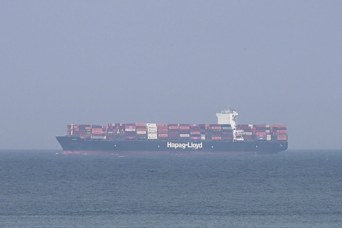 At 300 meters the #HapagLloyd T-class #ContainerShip #TUBUL, IMO:9447873 en route to Norfolk International Terminal (NIT) VIrginia, flying the flag of Liberia 🇱🇷. #ShipsInPics
