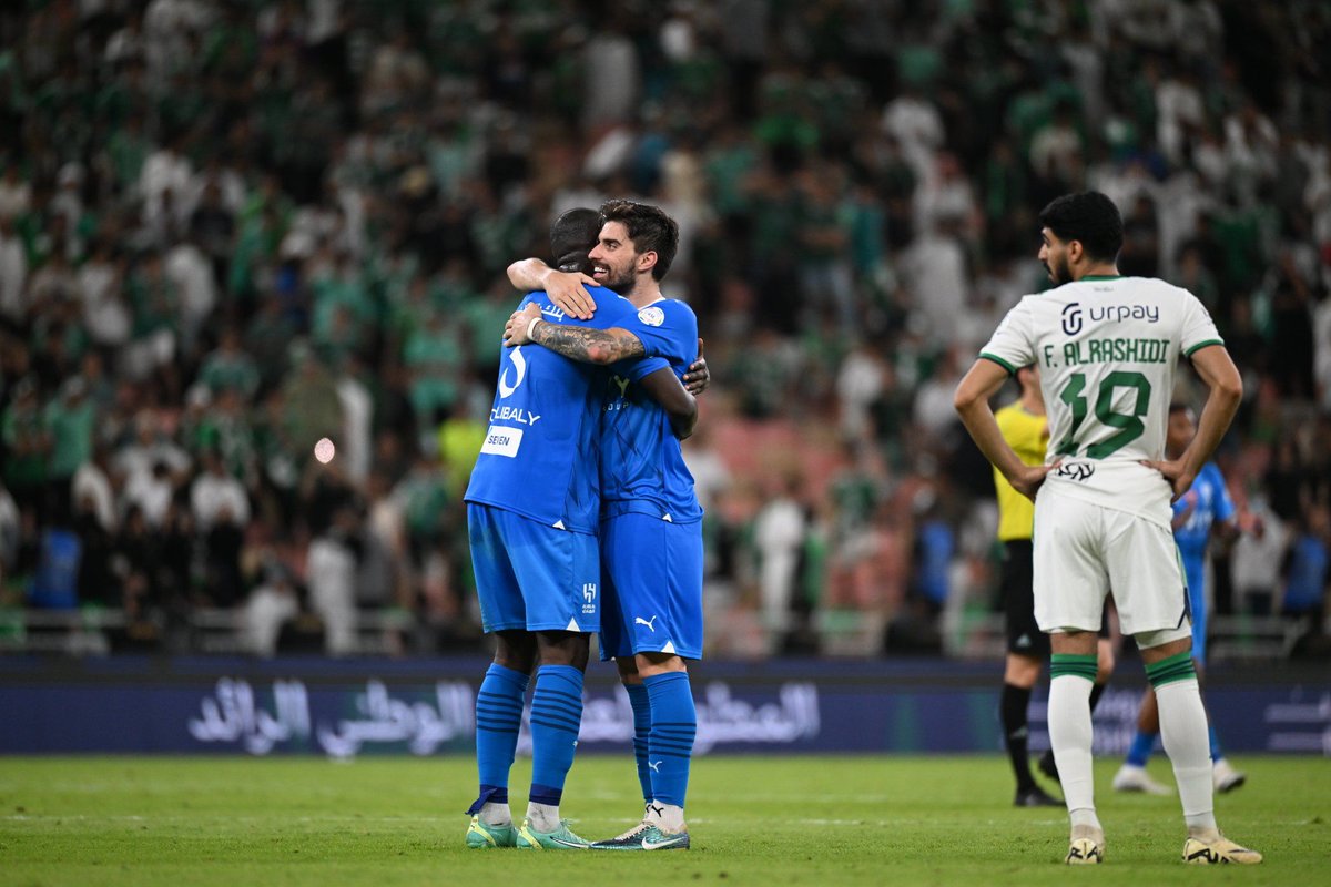🚨 Se jugó el partido pendiente por la fecha 28 entre Al-Ahli y Al-Hilal

🔵 Los azules le dieron vuelta al partido con goles de Mitrovic y Malcom, y a falta de 4 fechas quedaron a un punto de asegurar el título (le llevan 12 puntos a su escolta Al-Nassr)