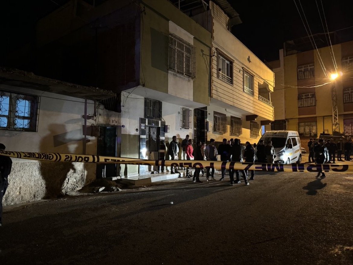 Kilis'te 5 kişilik Suriyeli aile evlerinde ölü bulundu.