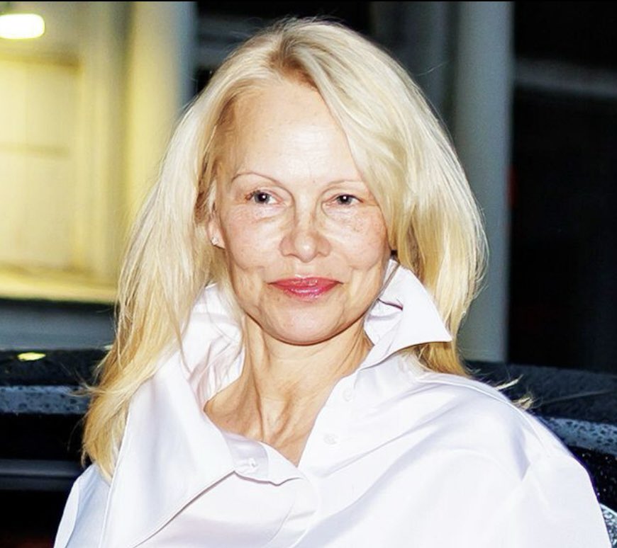 Pamela Anderson looking elegant with her makeup free look ahead of the Met Gala. #makeupfree #pamelaanderson #MetGala