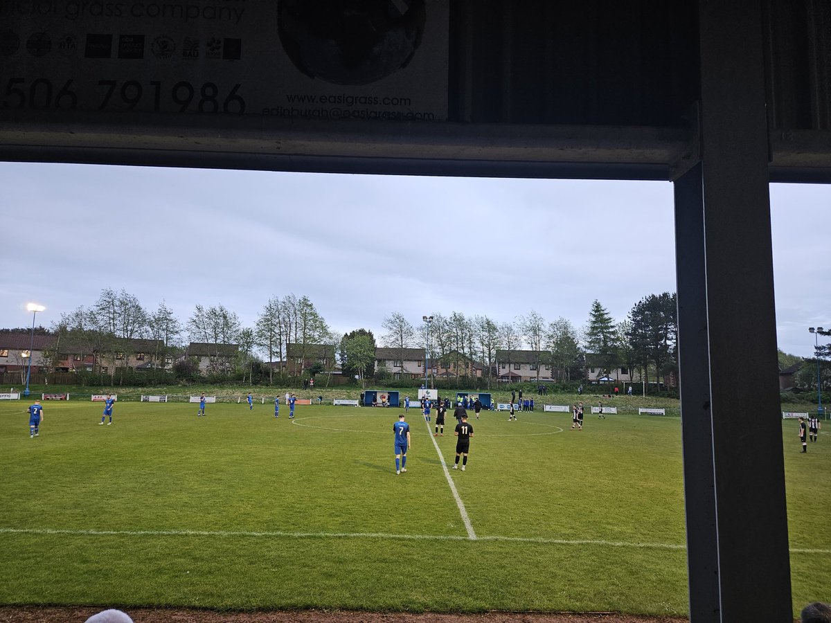 Tonight's football, keeping it local with @EastScotlandFA match between @bathgatethistle & @livingstonunited 

Congratulations to Goggs, Jim & everyone at Bathgate on promotion #goingup