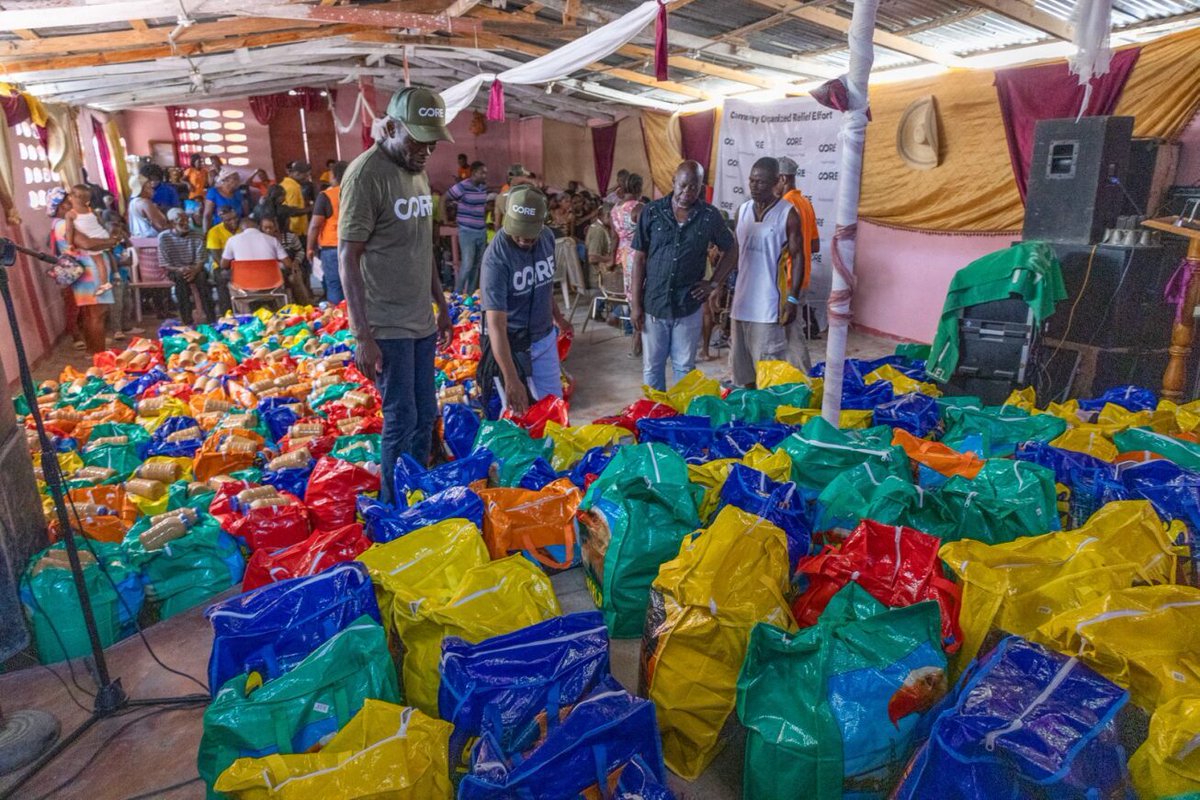 In addition to cooking hundreds of thousands of meals at WCK-supported community kitchens, we worked alongside @COREresponse to distribute food kits to Haitians impacted by unrest. We provided 400,000 meals through these kits to families able to cook for themselves.…