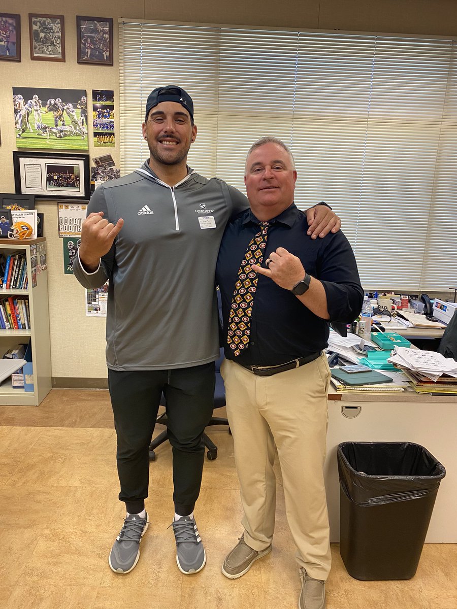 coachrrhino's tweet image. Always a good time catching up with my old buddy @JasonSlowey Thank you @SacHornetsFB for checking in on our @SutterFootball dudes!!! #stingersup @TrentonHarter16 @MCartwright001 @Gavinlavoie3 @Justice_White20 @maxbringgold 
#builtinthebuttes #pewh #LEAD #sutr #HitorSit