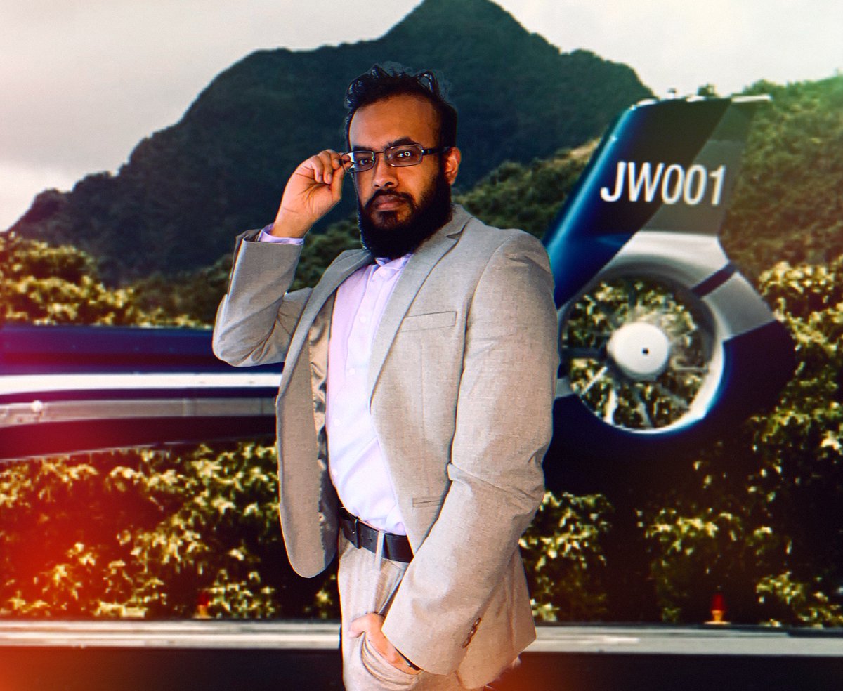 “Jurassic World exists to remind us how very small we are, how new. You can’t put a price on that.”

Finally got a blazer to complete the Simon Masrani look.

#JurassicWorld #jurassicpark #cosplay