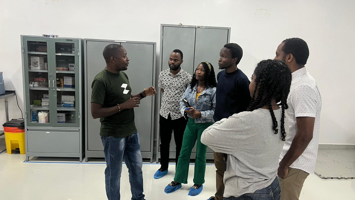 Today, our EAB fellows paid a visit to @ZiplineRwanda as part of their journey to create solutions to healthcare challenges. They learned about the innovative approach taken by Zipline to save lives and improve the efficiency of blood and pharmaceuticals delivery. #Biodesign