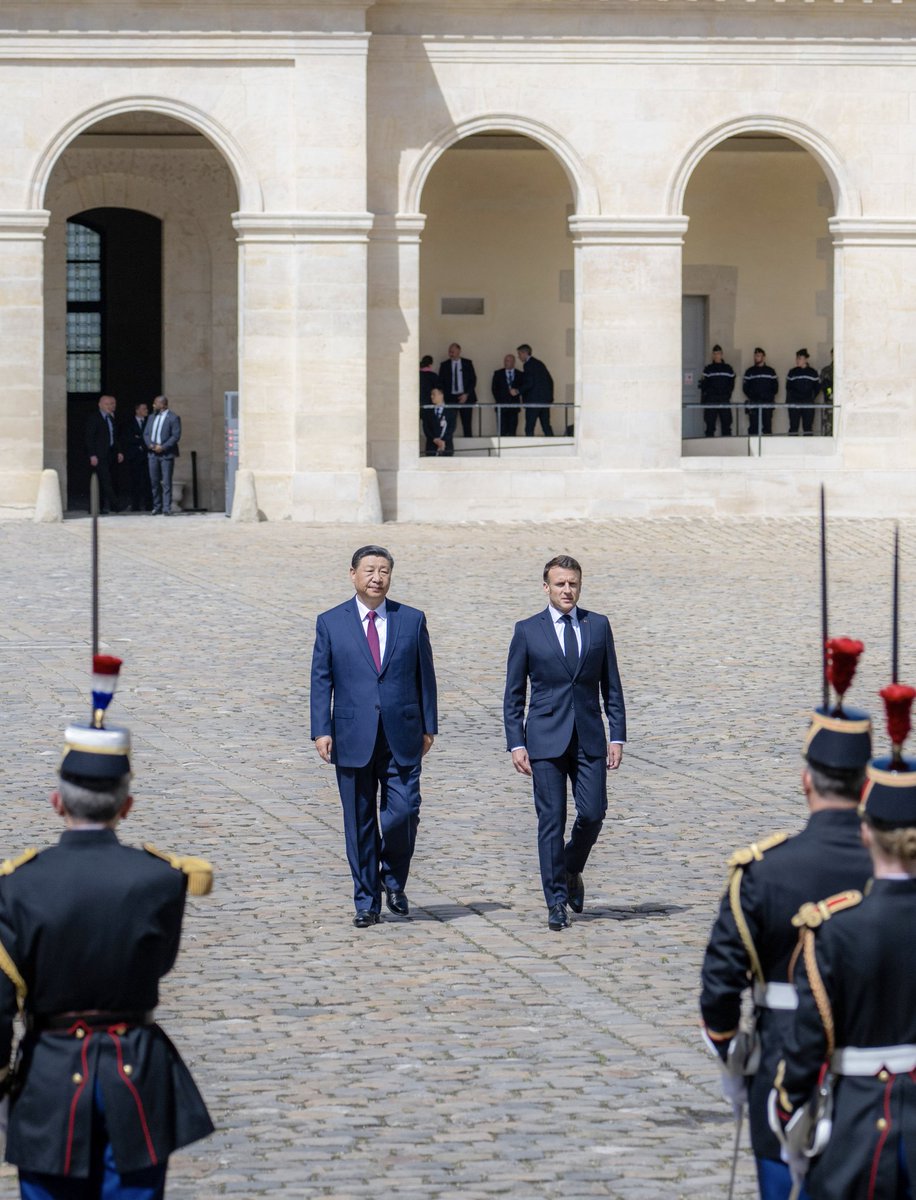 [ 🇨🇳 CHINE | 🇫🇷 FRANCE ] 🔸Lors d'une conférence de presse tenue en présence de son homologue Xi Jinping, Emmanuel Macron a exprimé son soutien à l'idée d'une « trêve olympique pour tous les théâtres de guerre » durant les Jeux olympiques de Paris.