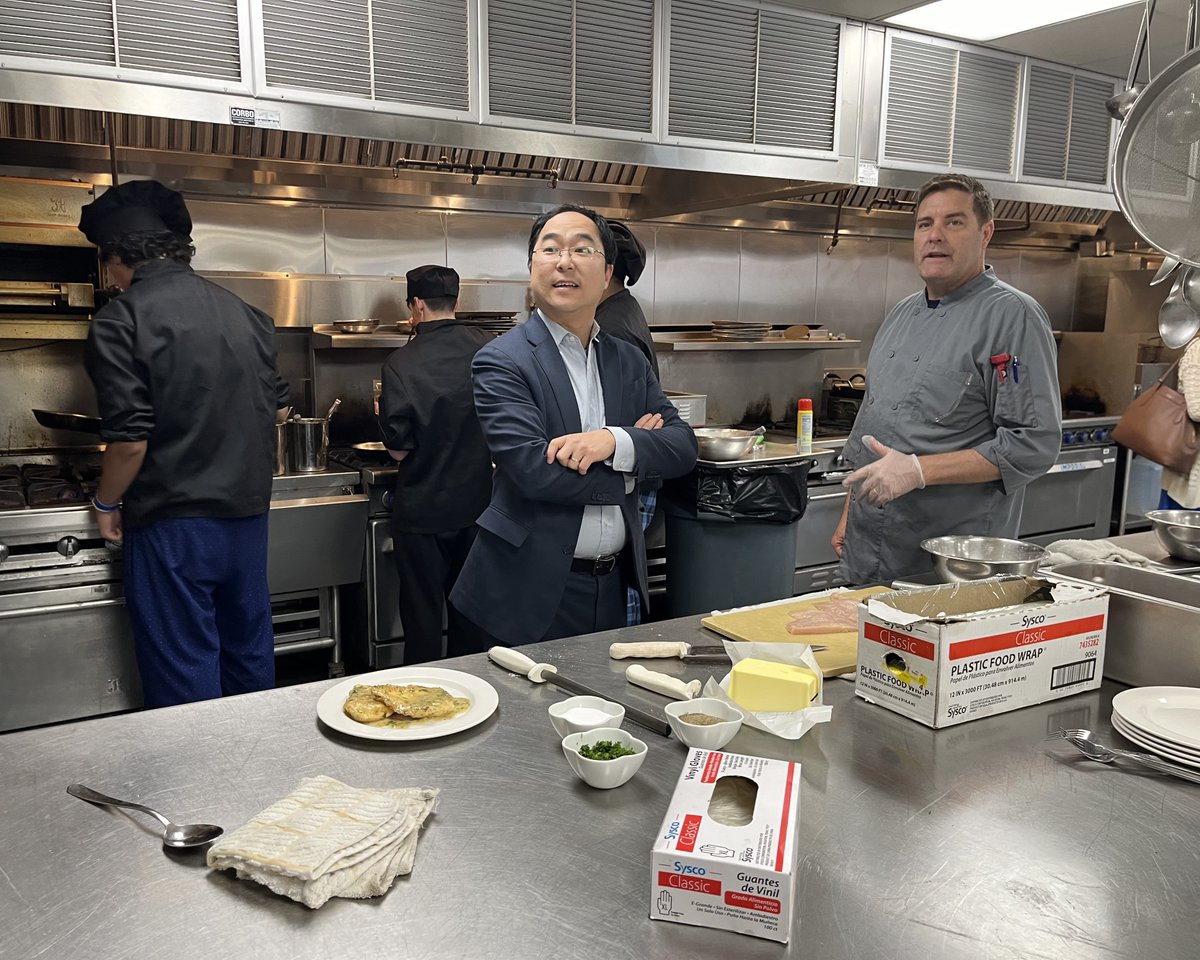 Thanks to federal support and incredible educators, Freehold HS offers hands-on experience in fields students might make a career out of. Congressman Kim spoke with some students today studying culinary arts, medical science, and health professions to get to know their programs.