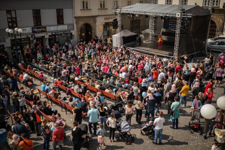 Sabías que en Chequia hay una celebración dedicada a los espárragos, en las Fiestas de espárrago de Ivančice📷 por slavnostichrestuavina.cz #DestinoChequia #comida #vacaciones #turismo