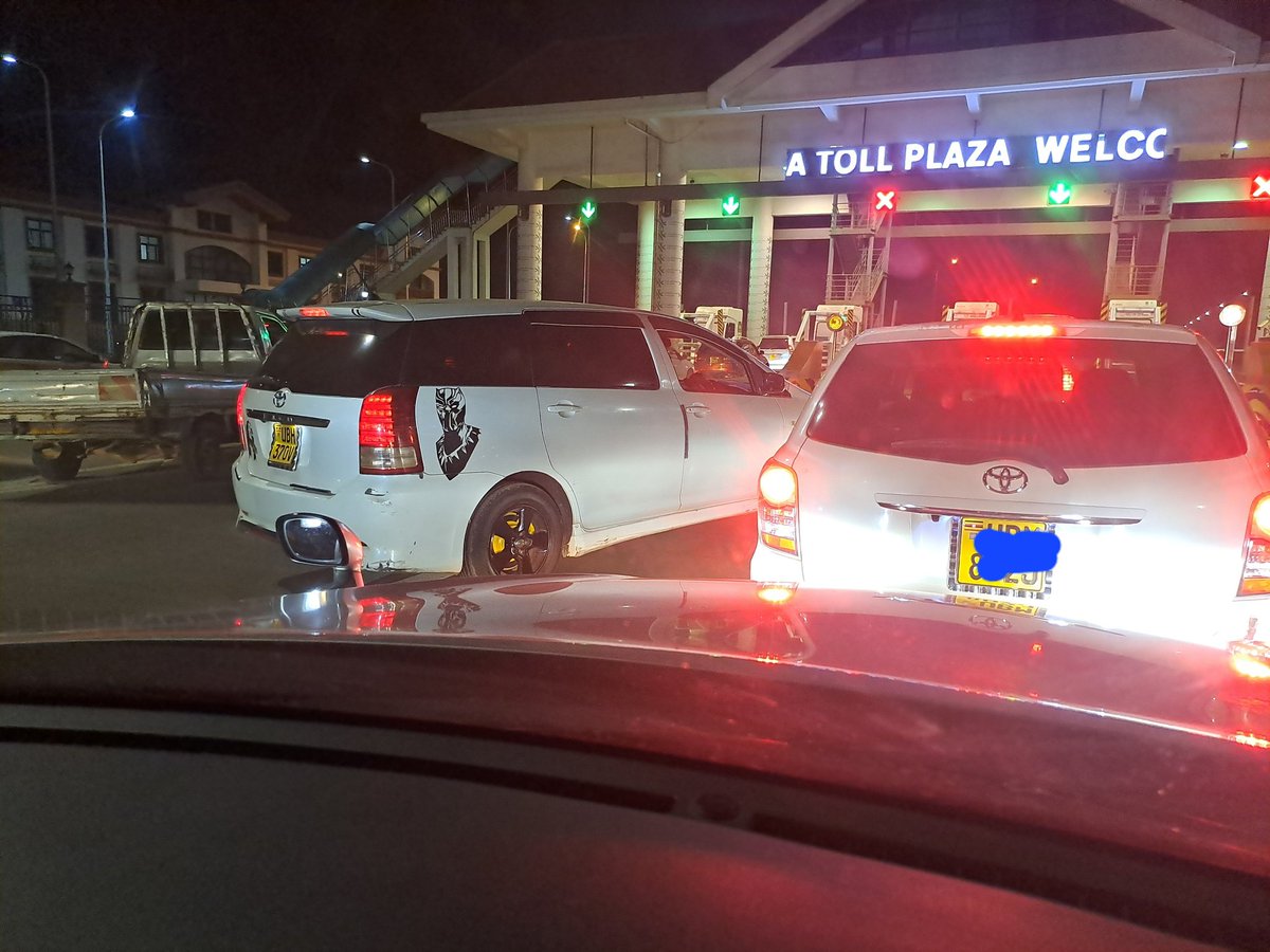 I was at Busega toll point at 10.45pm, used expressway to Entebbe. Lighting is great. Kudos! Just a little thing; motorists jumping queue like this UBH 370V & security personnel do nothing, & ticketing officers serve them! Can't @UNRA_UG enforce order here! Surely, @assempebwa!