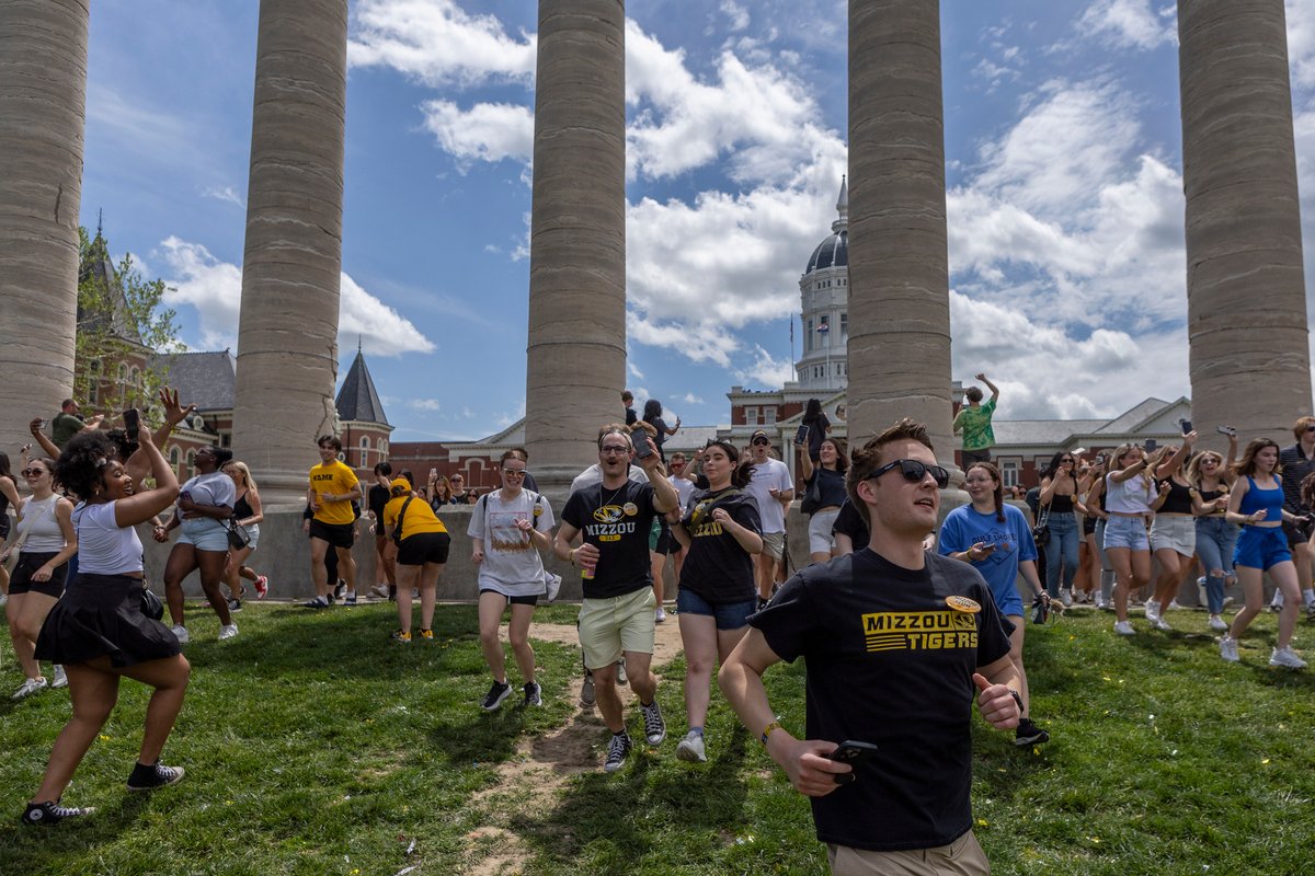 Taking a final run through the Columns. On Saturday, the Class of 2024 participated in Senior Sendoff, symbolizing their exit from #Mizzou and into the world as alumni. View more photos from the event ➡️ brnw.ch/21wJwln