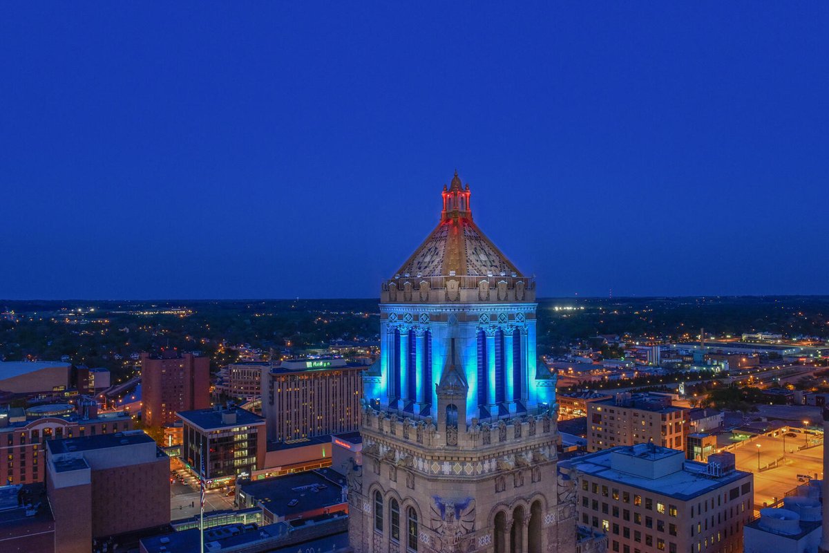 Tonight, Mayo Clinic buildings will glow in blue to honor National Nurses Week, expressing gratitude for their invaluable contributions. Running May 6th-12th, coinciding with Florence Nightingale's birthday, we celebrate our nurses. #NationalNursesWeek #MayoNursesWeek