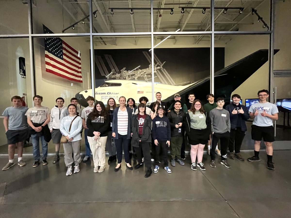 Students from @STEMSchoolHR were given a behind the scenes look at our operations in Louisville, CO. They toured our facility to observe the assembly process of our second Dream Chaser spaceplane and to immerse themselves in our full scale LIFE Habitat.

#STEM #SierraSpace