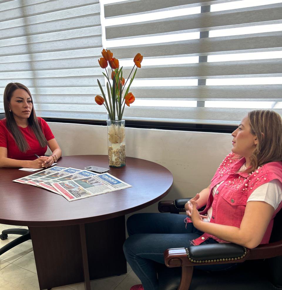PrisRamirez2024's tweet photo. Agradezco a Sarah Landa periodista de @Cronicadexalapa la oportunidad de entrevistarme y darle a conocer los proyectos políticos como candidata del distrito diez. 

Sin lugar a dudas los medios de comunicación son parte fundamental del desarrollo de nuestra sociedad. https://t.co/fswcMjQJQh