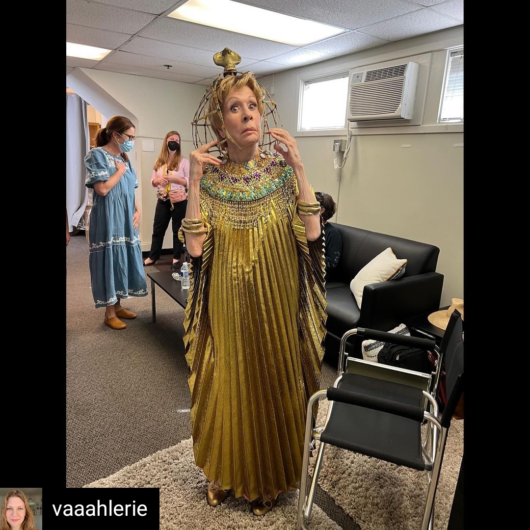 RP from IG #mpc705 #costumer Valerie Keiser.
~~
#PalmRoyale S1 E3
(This post is really just an excuse to show you this pic of me with Carol Burnett.) 😉
 #PalmRoyaleCostumes 
#motionpicturecostumers #costumelife #behindtheseams #behindthescenes  #unionpride #iatse #iatse705