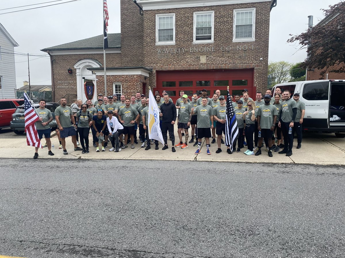 Today, members of the Yonkers Police Department (both active and retired) continued a tradition dating back 38 years for us- kicking off the Westchester leg of the Law Enforcement Torch Run!!

#yonkerspd #yonkerspolice #yonkers #letr #torchrun