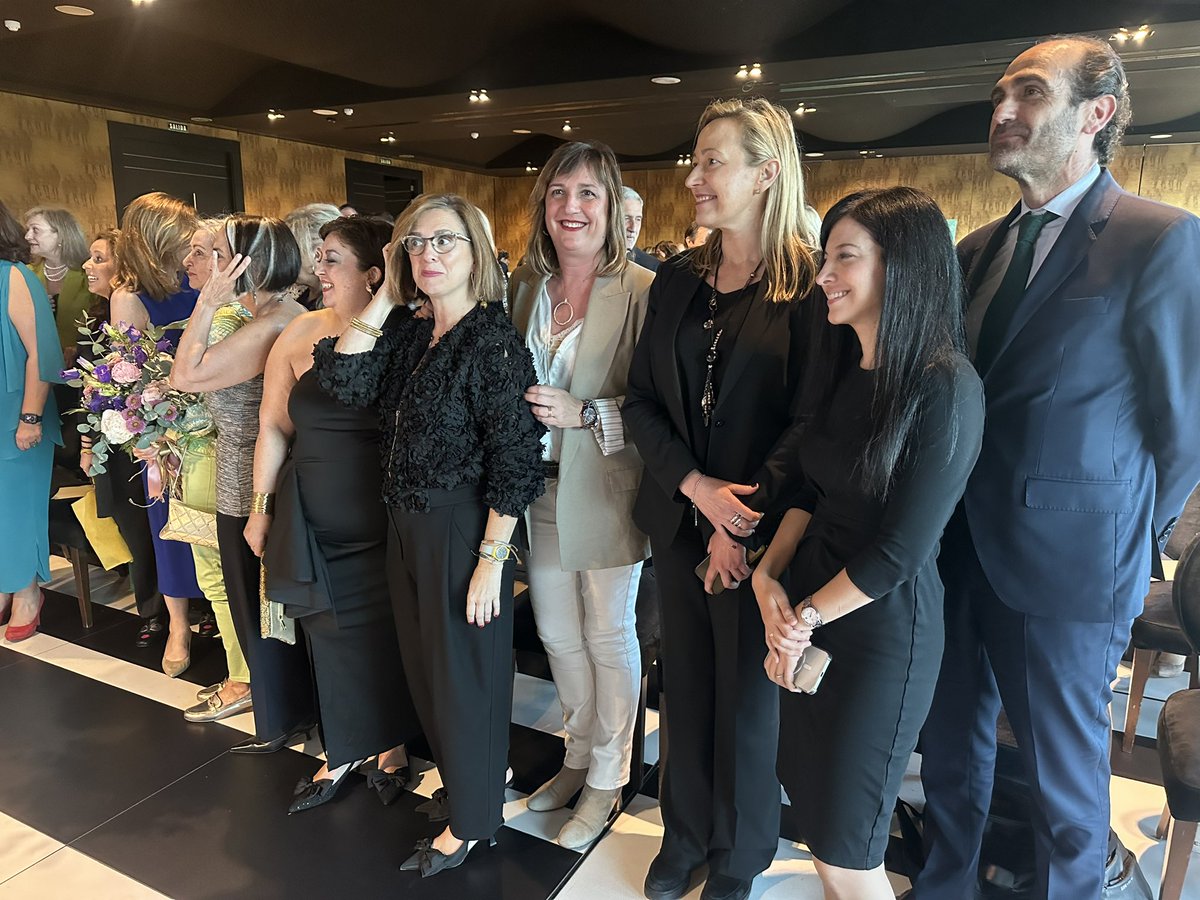 lolaranera's tweet photo. 🔸35 años de progreso, liderazgo femenino, empoderamiento, colaboración y logros compartidos merecen celebrarse por todo lo alto.
¡Felicidades, @aramearagon! Por seguir construyendo un futuro lleno de oportunidades profesionales para todas.
#arame35aniversario #arame https://t.co/hSURHHyS0z
