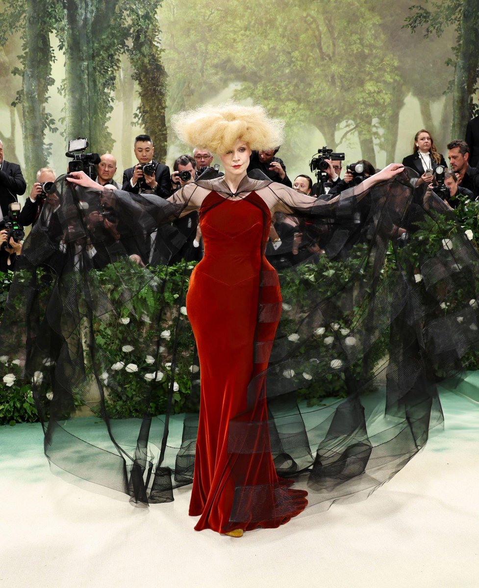 DvilCouture tweet media