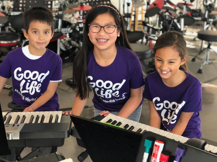 Another SPECIAL day of lessons about to start with these sweeties!! Double candy for wearing your Good Life shirts!!!! Whoop whoop!!!!

#tulsakids #tulsamoms #momsoftulsa #iwantthebestformykids #lifeskillsforkids #musickids #musiclessons #piano #pianoteacher #musiceducation